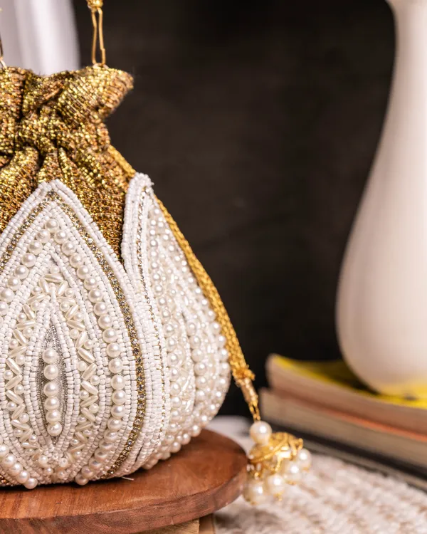 Ivory_Empress_Lotus_Potli